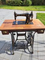 antieke naaimachine 'Anker', Ophalen