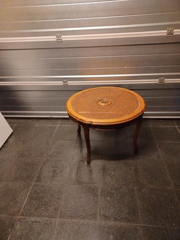 Antieke salontafel Diameter 73cm H53 pr22euro beschikbaar voor biedingen