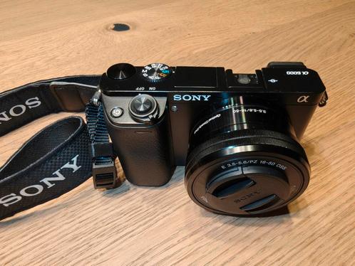 Sony A6000 + 16-50mm f3.5-5.6 + Case Logic tas, Audio, Tv en Foto, Fotocamera's Digitaal, Zo goed als nieuw, Sony, Minder dan 4 keer