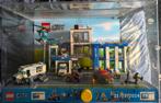 Lego 60043 en 60047 vitrinekast, Kinderen en Baby's, Speelgoed | Duplo en Lego, Ophalen of Verzenden, Lego, Zo goed als nieuw