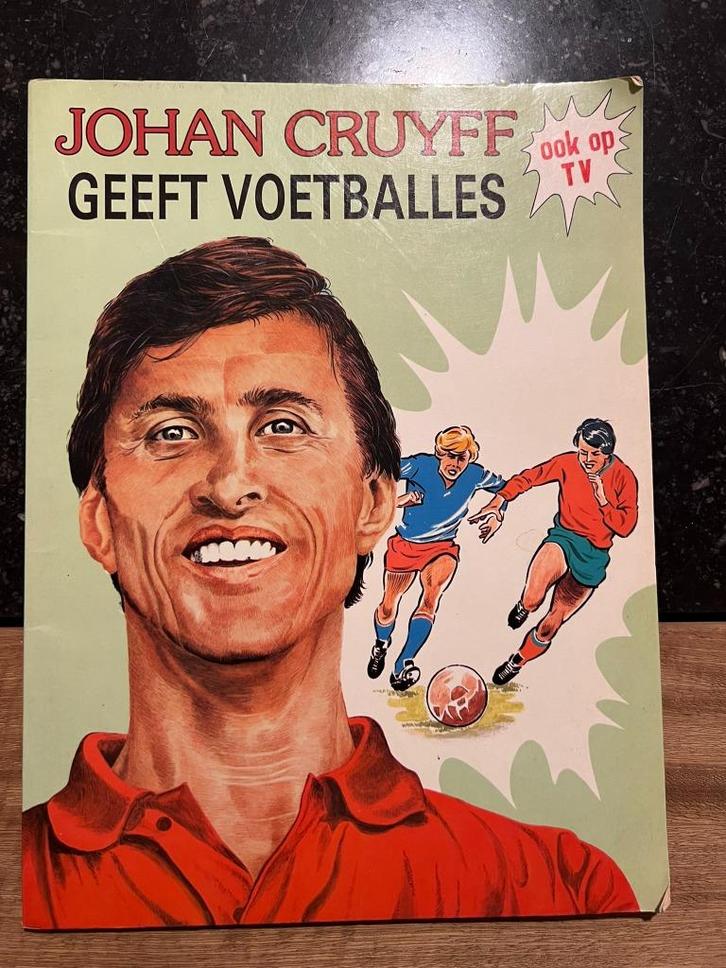 Johan Cruyff geeft voetballes strip, Verzamelen, Sportartikelen en Voetbal, Gebruikt, Boek of Tijdschrift, Ophalen of Verzenden