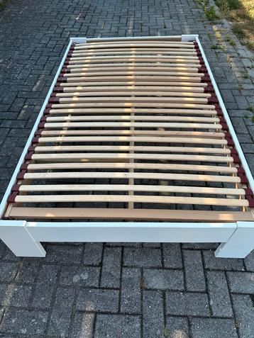 Bed twijfelaar 120 x 200 + lattenbodem GRATIS beschikbaar voor biedingen