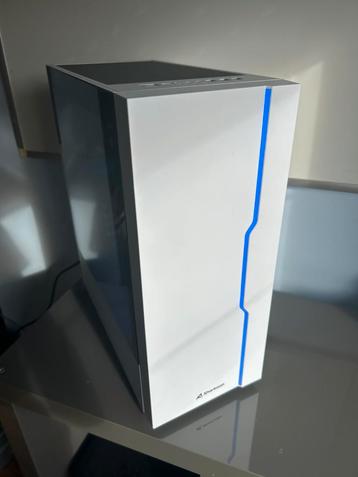 Witte gaming pc beschikbaar voor biedingen