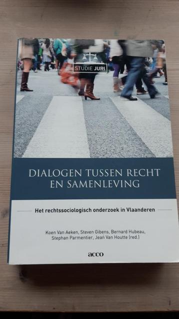Dialogen tussen recht en samenleving beschikbaar voor biedingen