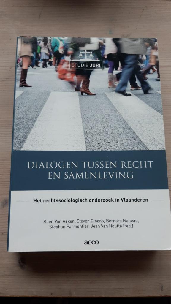 Dialogen tussen recht en samenleving, Boeken, Studieboeken en Cursussen, Zo goed als nieuw, Hoger Onderwijs, Ophalen of Verzenden