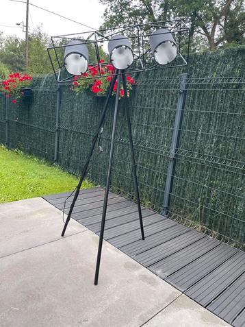 Lampadaire « movie » disponible aux enchères