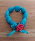 Elastische armband met rood roosje, Ophalen of Verzenden, Gebruikt, Rood