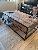 Ruw houten salontafel met zwart stalen frame, Huis en Inrichting, Tafels | Salontafels, Ophalen, Zo goed als nieuw