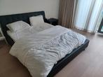 Bed (zonder lattenbodem/matras) + nachtkastje (gratis), Huis en Inrichting, Slaapkamer | Boxsprings, Ophalen, Zo goed als nieuw