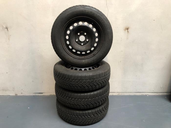 Kit jantes + pneus d'hivers d'un Volkswagen Golf, Autos : Pièces & Accessoires, Pneus & Jantes, Véhicule de tourisme, Utilisé