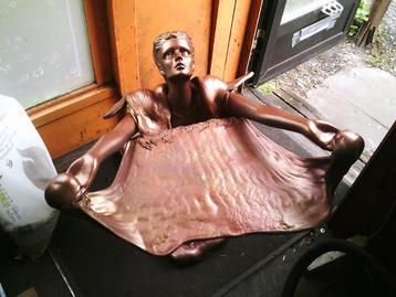 petite table art comtemporain "Remo Pintus" comme neuve... beschikbaar voor biedingen