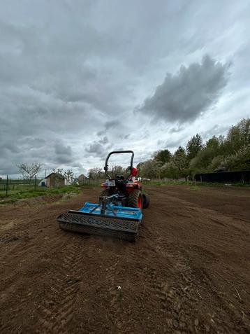 Gespecialiseerd in aanleg van gras en tractorwerken beschikbaar voor biedingen
