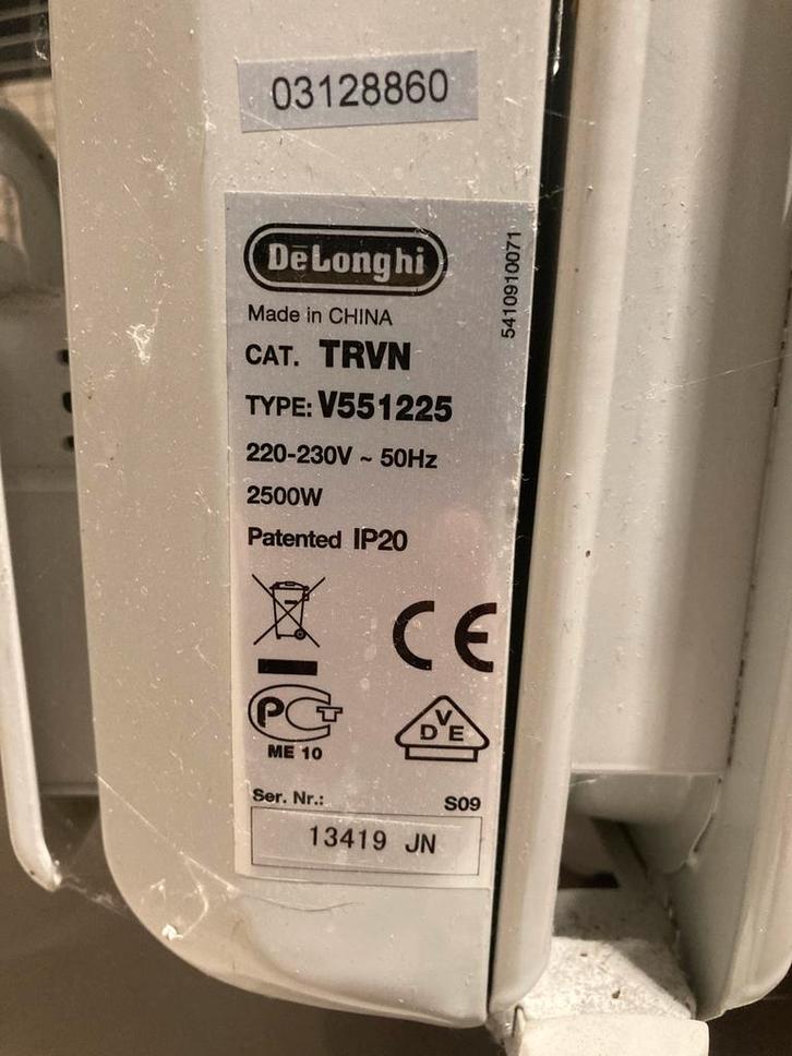2 x Delonghi olieradiator V551225, Doe-het-zelf en Bouw, Verwarming en Radiatoren, Zo goed als nieuw, Radiator, 800 watt of meer