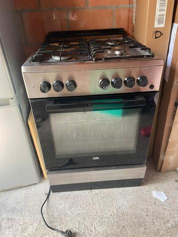 Fornuis + oven beschikbaar voor biedingen