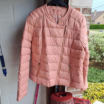 Nog nieuwe lichte zomerjas voor dames  beschikbaar voor biedingen