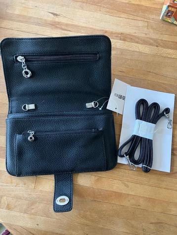 Nieuwe zwarte crossbody/handtas met veel vakjes beschikbaar voor biedingen