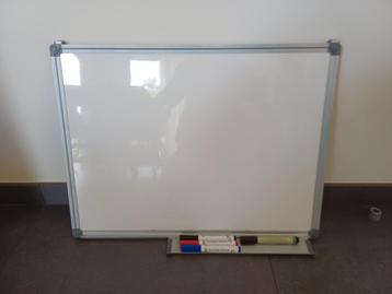 Magnetisch whiteboard beschikbaar voor biedingen