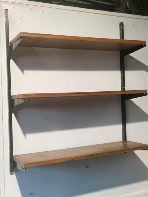 Tomado wandrek , met houten planken , boekenrek, Huis en Inrichting, Woonaccessoires | Wandplanken en Boekenplanken, Zo goed als nieuw
