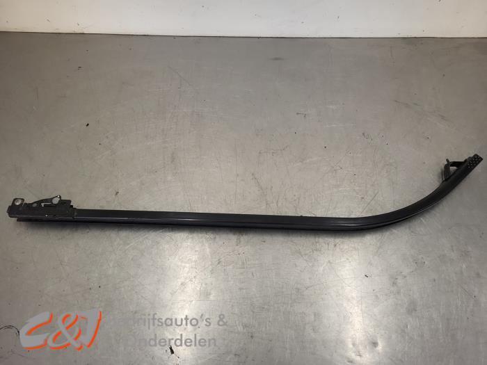 Schuifdeur Rail rechts van een Mercedes Vito, Auto-onderdelen, Carrosserie, Mercedes-Benz, Gebruikt, 3 maanden garantie, Ophalen of Verzenden