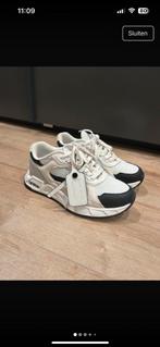 Sneakers off white, Wit, Ophalen of Verzenden, Zo goed als nieuw, Sneakers