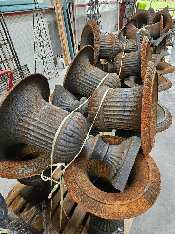 vasque richelieu en fonte pat noir-rouillé , haut 70 cm, Jardin & Terrasse, Vases de jardin, Neuf, Enlèvement