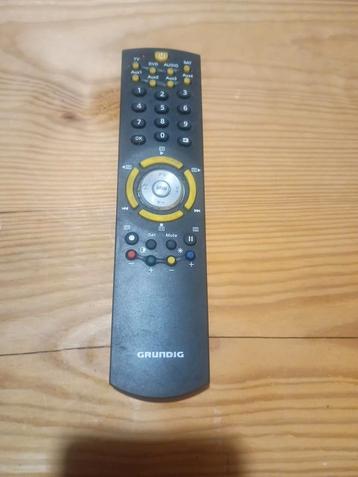 Grundig universele afstandsbediening  beschikbaar voor biedingen