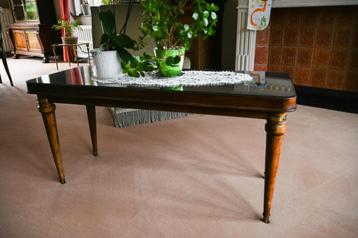 Salontafel in Mahoniehouten Regency-stijl beschikbaar voor biedingen