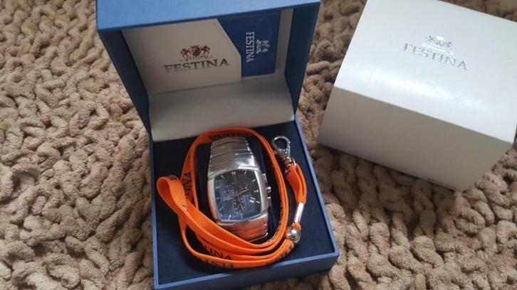 Schitterend Horloge Festina met metalen band niet gedragen, Handtassen en Accessoires, Sporthorloges, Zo goed als nieuw, Zilver