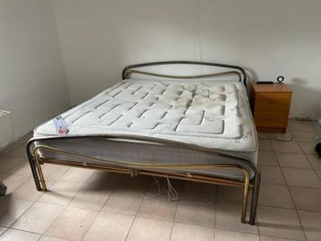Lit à vendre avec matelas massant électrique 180x200 beschikbaar voor biedingen
