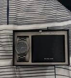 Ensemble Michael Kors.—montre Slim Runway+portefeuille neuf, Handtassen en Accessoires, Horloges | Heren, Polshorloge, Nieuw, Ophalen