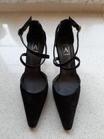 Très belles chaussures/ecarpins en daim noir - P. 38, Comme neuf, Noir, Escarpins, Enlèvement ou Envoi