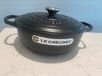 Attention:Modèle bas 24 cm signature Le Creuset NOUVEAU !, Fonte, Plaque céramique, Enlèvement ou Envoi, Neuf