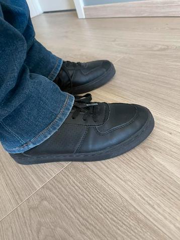 Lage zwarte bottines  beschikbaar voor biedingen