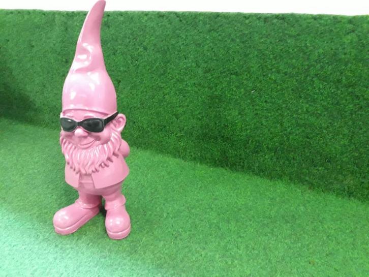 Tuinkabouter met zonnebril in roze kleur, Tuin en Terras, Tuinbeelden, Nieuw, Tuinkabouter, Kunststof, Ophalen of Verzenden