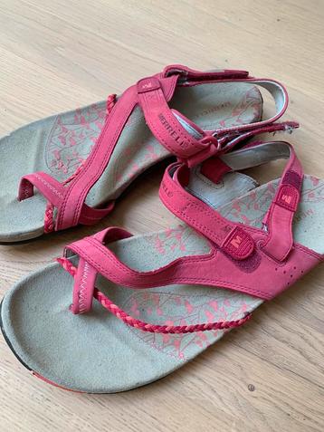Sandalen beschikbaar voor biedingen