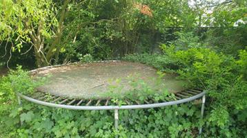Trampoline à remettre en état beschikbaar voor biedingen