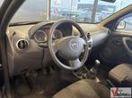 Dacia Duster 1.6 Ambiance 2wd | Airco | Trekhaak |, Auto's, Dacia, Duster, Zwart, Bedrijf, Handgeschakeld