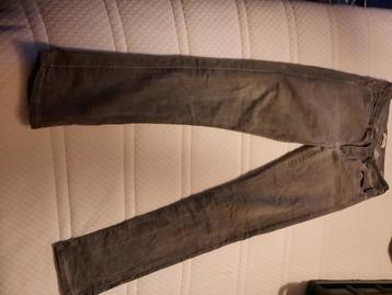 jeans Lee Cooper 30-32 gris. bon état effet délavé. maison n