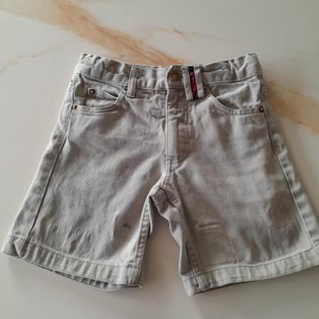 Chiroshort maat 128 beschikbaar voor biedingen