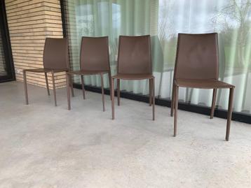 chaises de salle à manger en cuir disponible aux enchères