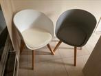 2 leuke kuipstoelen in ecru en lichtgrijs, Huis en Inrichting, Stoelen, Ophalen, Zo goed als nieuw, Kunststof