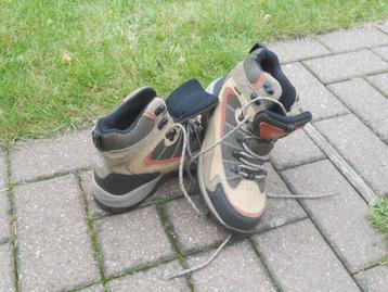 wandelschoenen beschikbaar voor biedingen