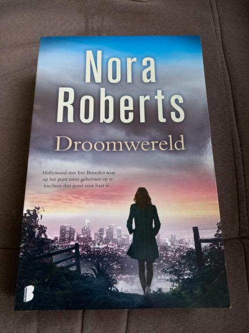 Nora Roberts - Droomwereld, Boeken, Thrillers, Gelezen, Amerika, Ophalen of Verzenden