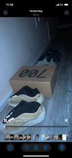 Yeezy 700, Kleding | Heren, Schoenen, Wit, Ophalen of Verzenden, Zo goed als nieuw, Adidas