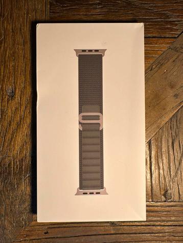 Apple Watch band in ultraformaat S beschikbaar voor biedingen