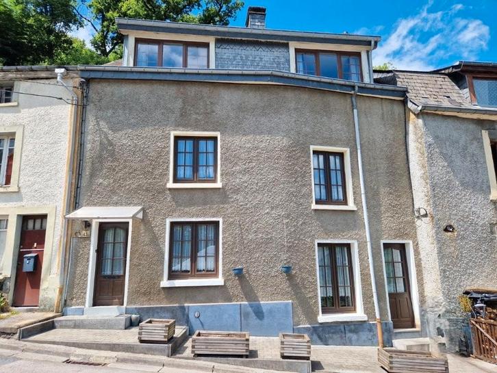 BOUILLON : Spacieuse maison avec terrasse., Immo, Maisons à vendre, Province de Luxembourg, 200 à 500 m², Maison 2 façades, C