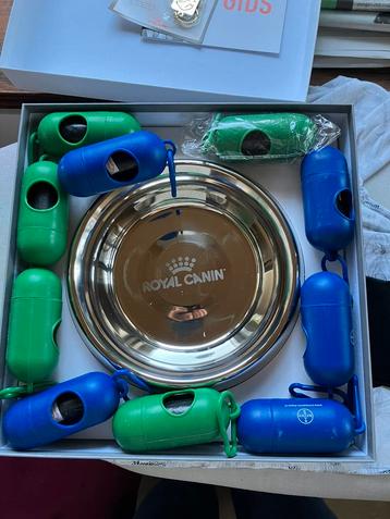 Drink/eetbak voor hond ( NIEUW ) beschikbaar voor biedingen