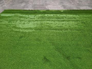 Stukje kunstgras met fabricagefout 90% korting pr beschikbaar voor biedingen