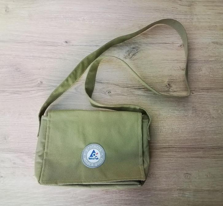 Nieuw! Een leuk groen schoudertasje (23x17cm), Handtassen en Accessoires, Tassen | Damestassen, Nieuw, Schoudertasje, Groen, Ophalen of Verzenden