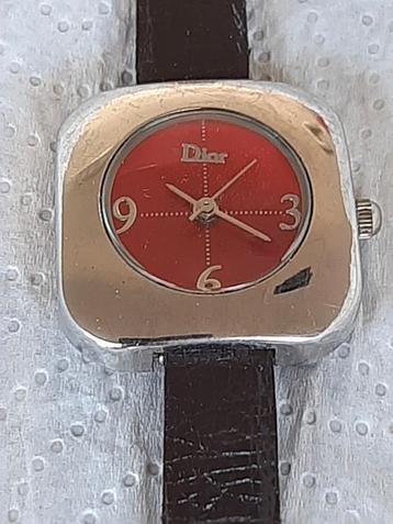 Vintage damesmodel van DIOR beschikbaar voor biedingen